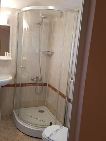 Фото номера Номер с кроватью размера «queen-size» и балконом Отель Jakuzzi г. Вама-Веке 18