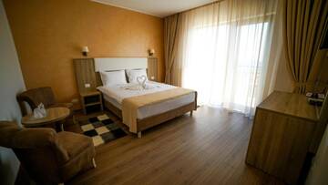 Фото номера Twin Room with Balcony- Semi-Basement Гостевой дом Vilele Mării Vama - Veche г. Вама-Веке 4