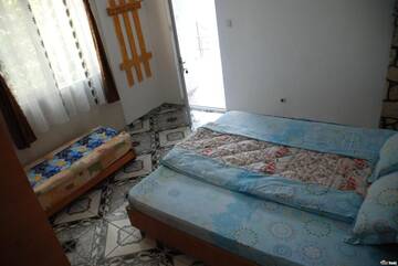 Фото номера Трехместный номер Гостевой дом Casa Yachi г. Вама-Веке 3