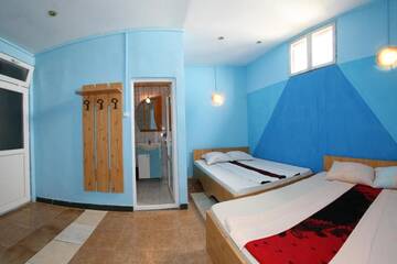 Фото номера Четырехместный номер Гостевой дом Casa Yachi г. Вама-Веке 11