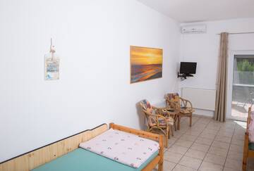 Фото номера Трехместный номер с террасой Гостевой дом Casa Ana г. Вама-Веке 17
